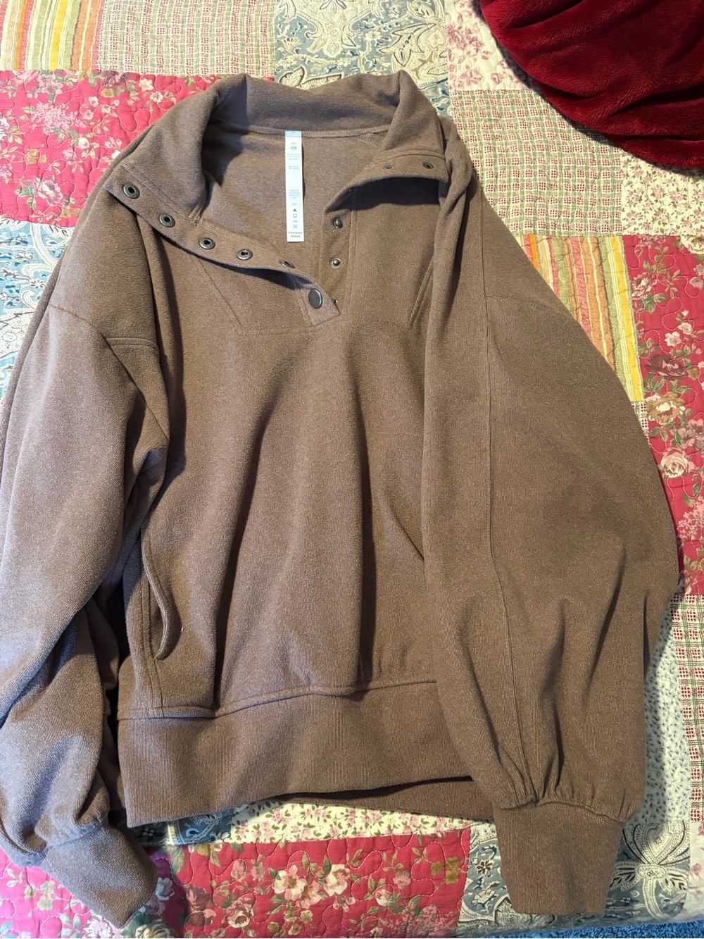 Snap-Button Pullover Fleece Sweatshirt in Brown